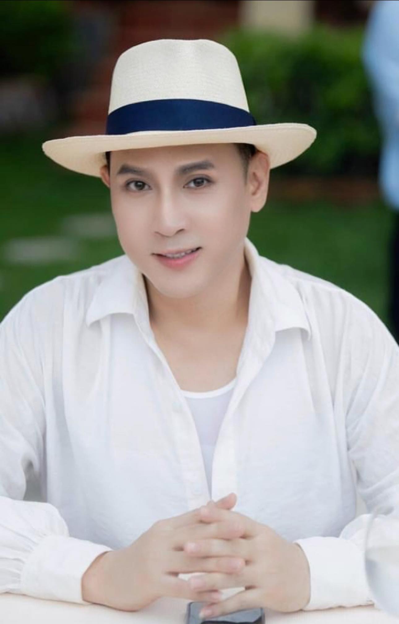 Ngoại hình ca sĩ giữ chức Viện phó, thỉnh thoảng chốt đơn một căn nhà, 50 tuổi rất giàu nhưng chưa vợ con - Ảnh 1.