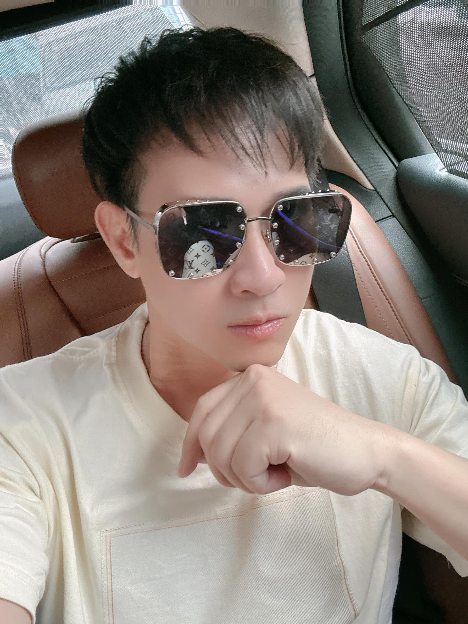 Ngoại hình ca sĩ giữ chức Viện phó, thỉnh thoảng chốt đơn một căn nhà, 50 tuổi rất giàu nhưng chưa vợ con - Ảnh 9.