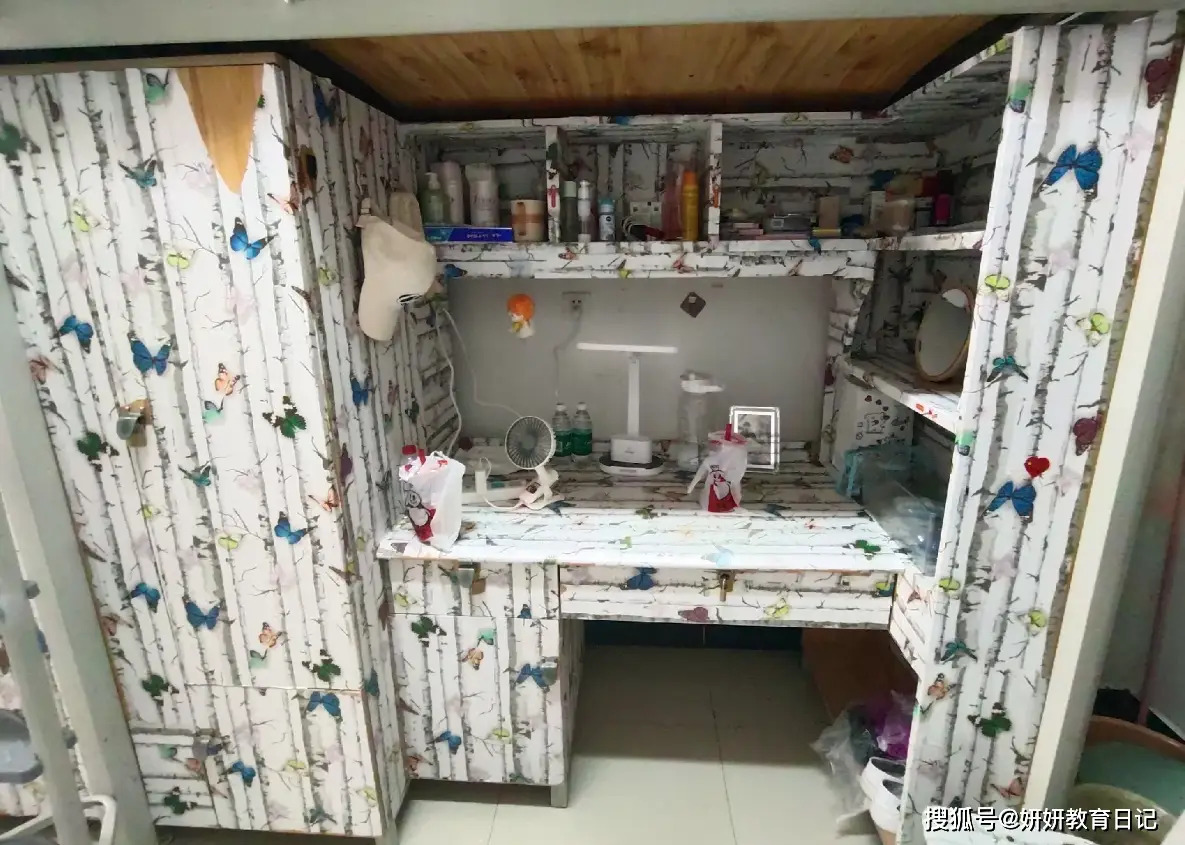 Ngày đầu nhập học, tân sinh viên khóc thét khi mở cửa phòng KTX: Chị khóa trên ơi, em ghét chị! - Ảnh 2.