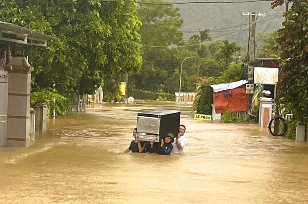 Nhà sập, nhiều nơi chìm trong 