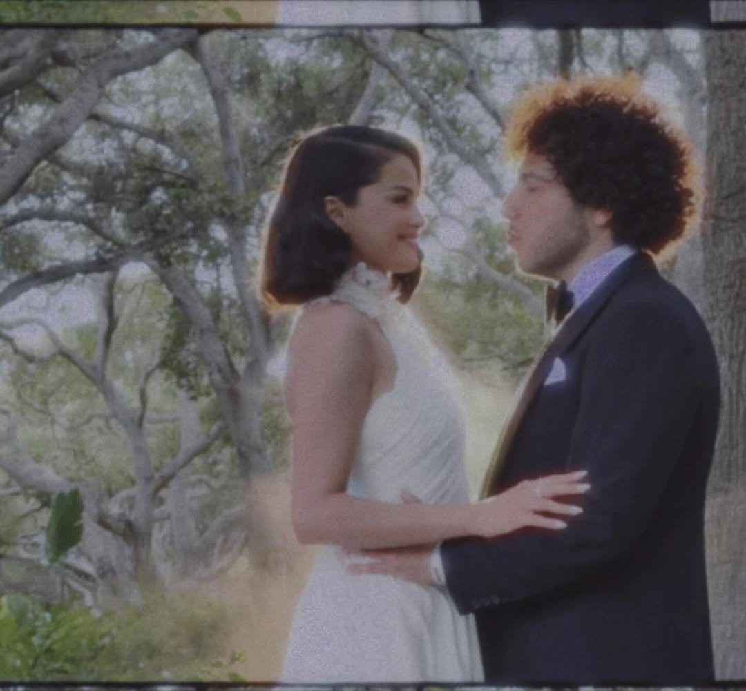 &quot;Cú lật kèo&quot; gây sốc giữa drama mẹ con Selena Gomez trong đám cưới thế kỷ - Ảnh 2.