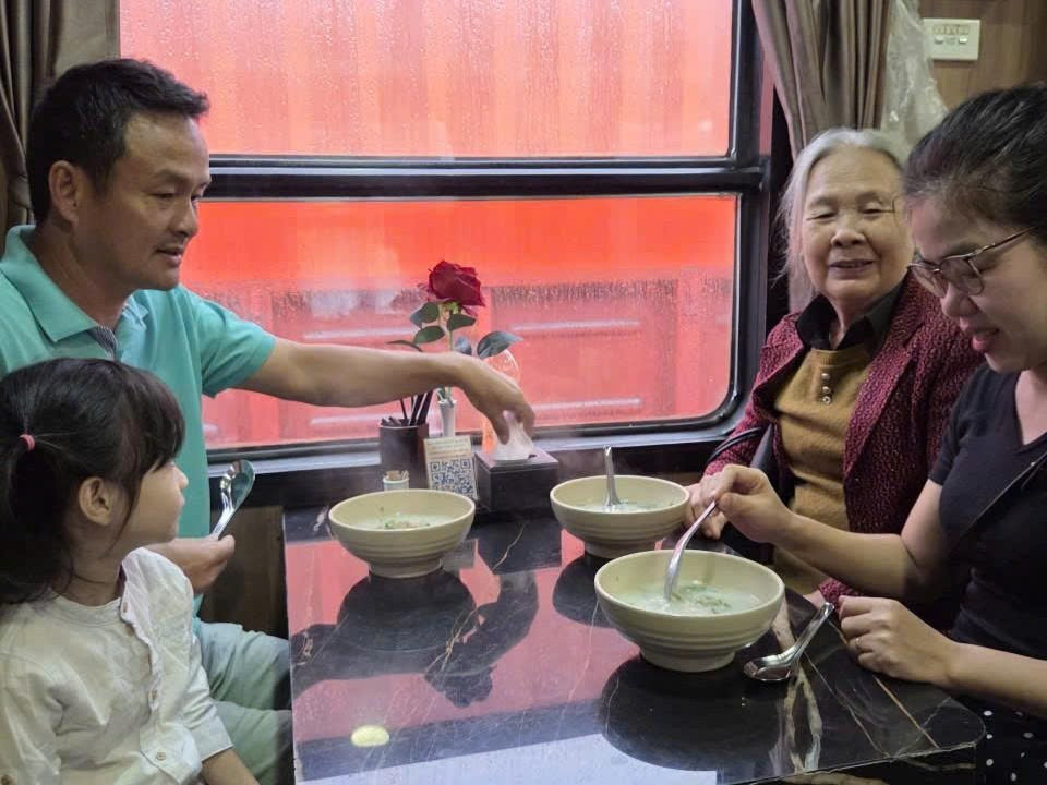 Dừng nhiều chuyến tàu, hoàn vé cho khách ảnh hưởng bão Bualoi - Ảnh 2.