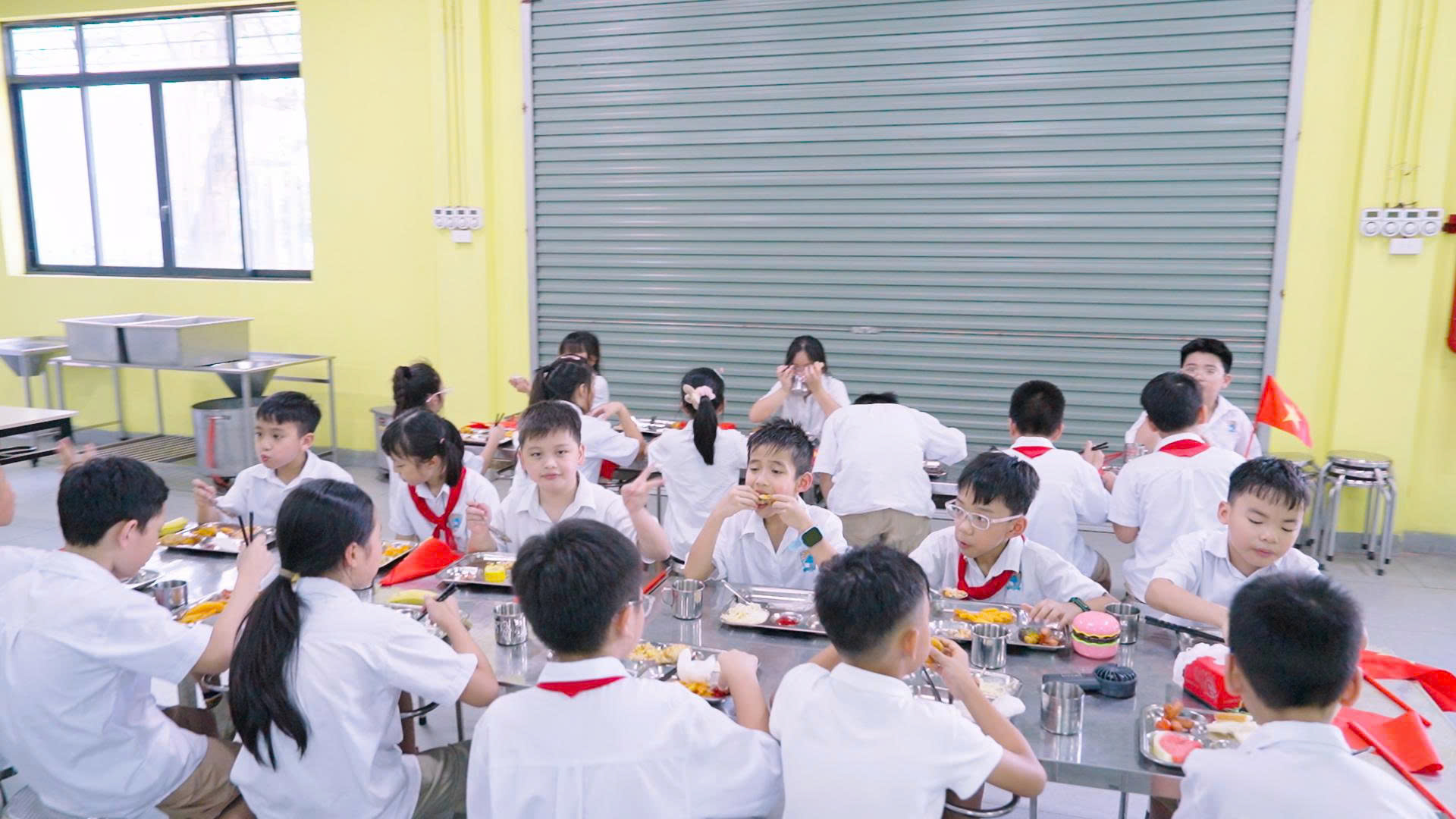 Hà Nội có 1 ngôi trường: Nơi mỗi bữa ăn không chỉ no - ngon - sạch mà còn là những bài học cực hay về kỹ năng và giá trị sống - Ảnh 5.