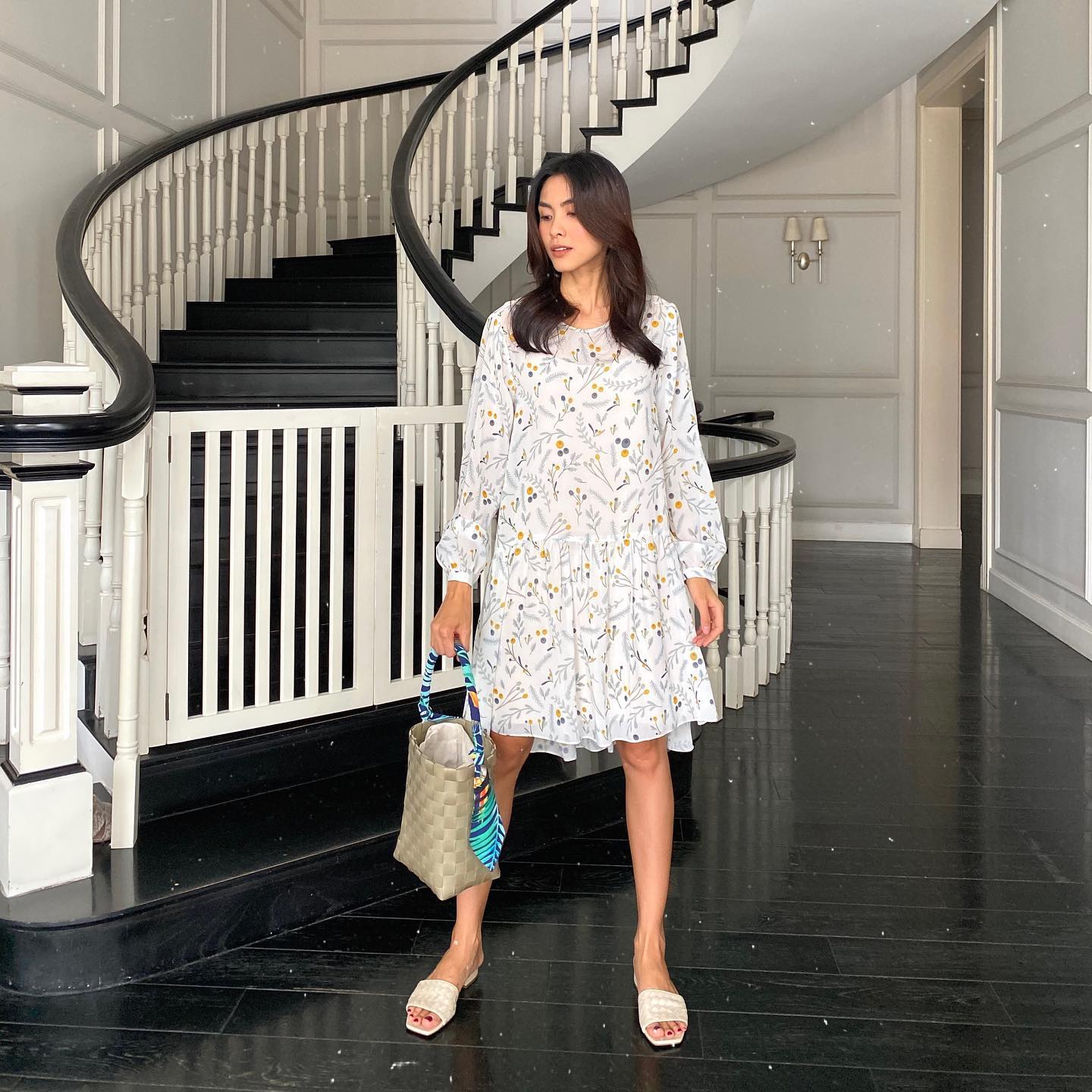 Tham khảo 10 set váy mùa thu trẻ xinh mãn nhãn từ sao Việt - Ảnh 10. Tham khảo 10 set váy mùa thu trẻ xinh mãn nhãn từ sao Việt - Ảnh 10.