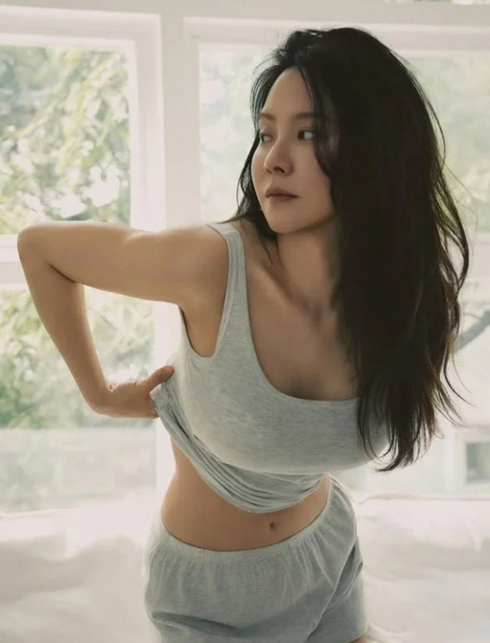 "Mợ ngố" Song Ji Hyo trở lại TP.HCM đúng ngày Quốc khánh, mê Việt Nam cỡ này rồi! - Ảnh 10. "Mợ ngố" Song Ji Hyo trở lại TP.HCM đúng ngày Quốc khánh, mê Việt Nam cỡ này rồi! - Ảnh 10.