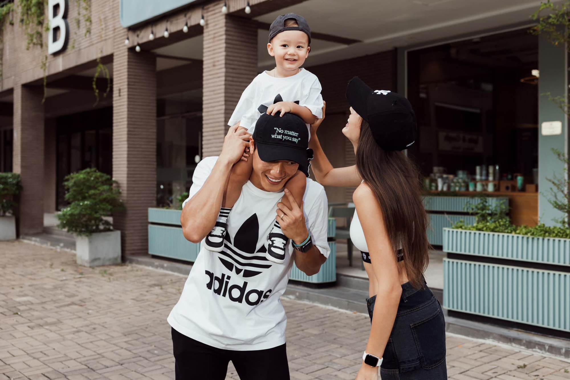 Bà xã Bùi Tiến Dũng đón sinh nhật hạnh phúc bên chồng con: Tuổi 25 dường như có tất cả của nàng mẫu Tây xinh đẹp- Ảnh 8. Bà xã Bùi Tiến Dũng đón sinh nhật hạnh phúc bên chồng con: Tuổi 25 dường như có tất cả của nàng mẫu Tây xinh đẹp- Ảnh 8.