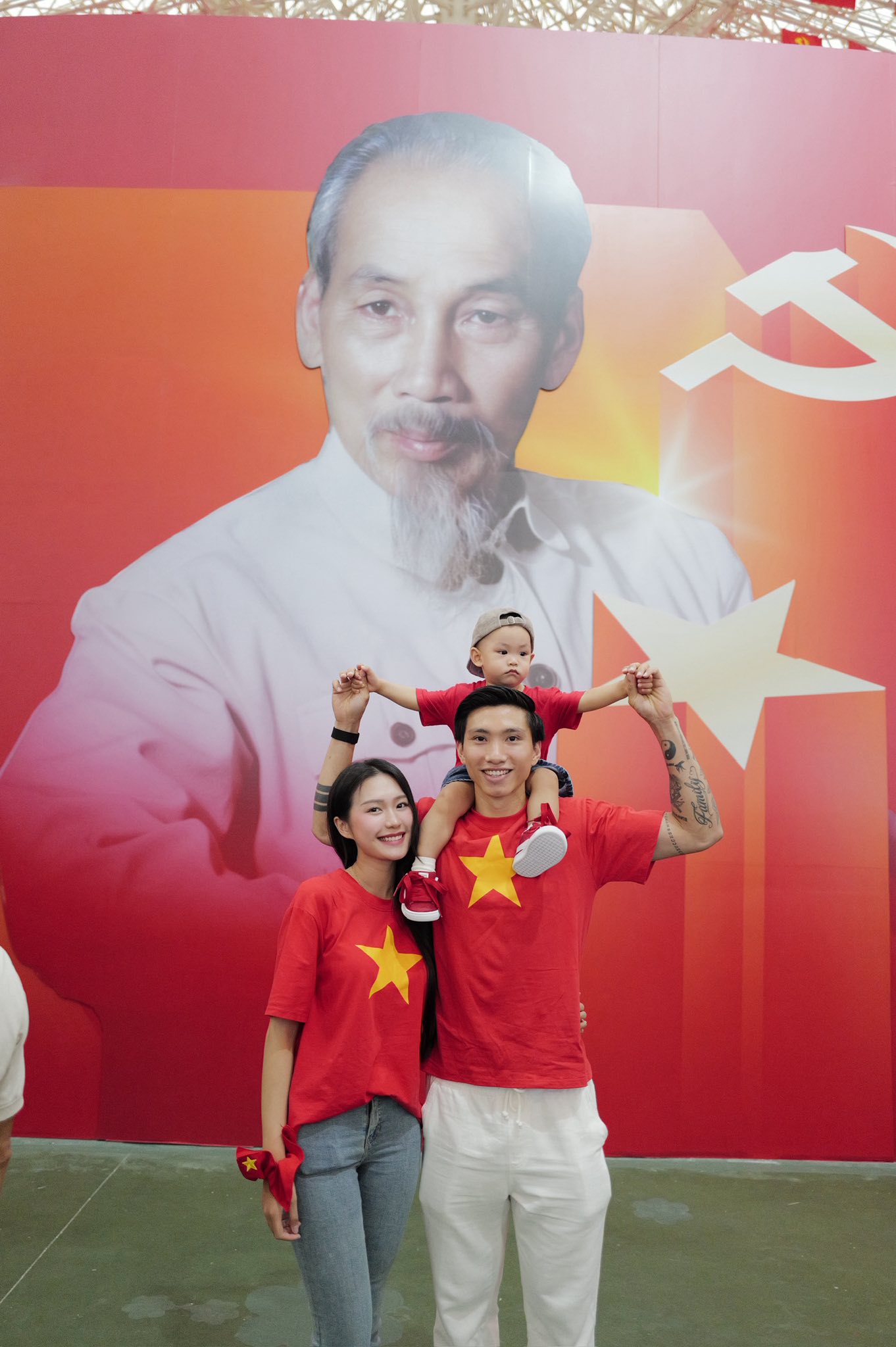 Ảnh yêu nước của dàn sao bóng đá gây sốt: Nhà Văn Hậu-Hải My đẹp đỉnh, Văn Thanh Ảnh yêu nước của dàn sao bóng đá gây sốt: Nhà Văn Hậu-Hải My đẹp đỉnh, Văn Thanh