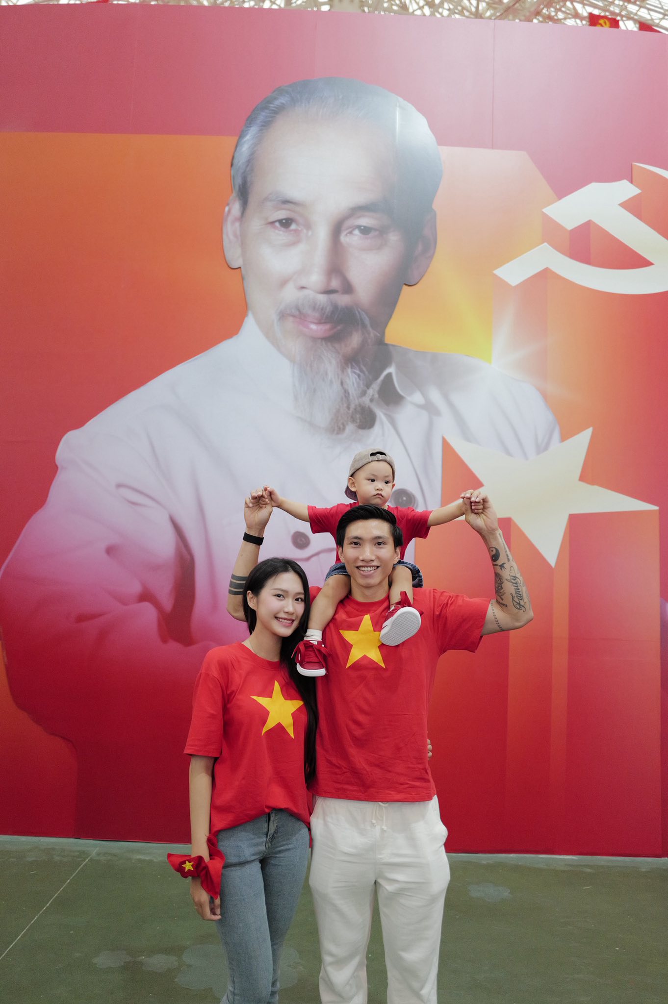 Ảnh yêu nước của dàn sao bóng đá gây sốt: Nhà Văn Hậu-Hải My đẹp đỉnh, Văn Thanh Ảnh yêu nước của dàn sao bóng đá gây sốt: Nhà Văn Hậu-Hải My đẹp đỉnh, Văn Thanh