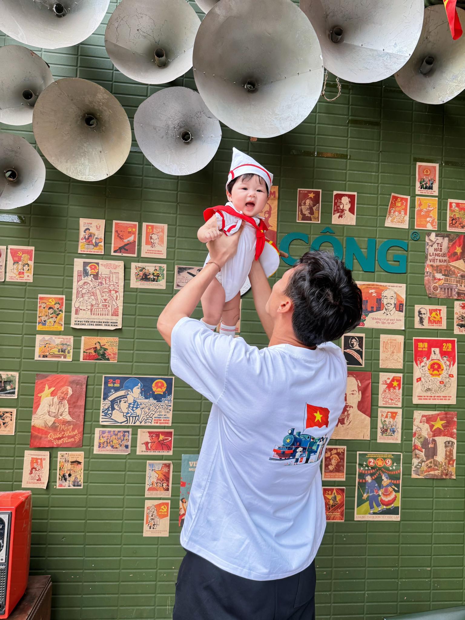 Ảnh yêu nước của dàn sao bóng đá gây sốt: Nhà Văn Hậu-Hải My đẹp đỉnh, Văn Thanh Ảnh yêu nước của dàn sao bóng đá gây sốt: Nhà Văn Hậu-Hải My đẹp đỉnh, Văn Thanh