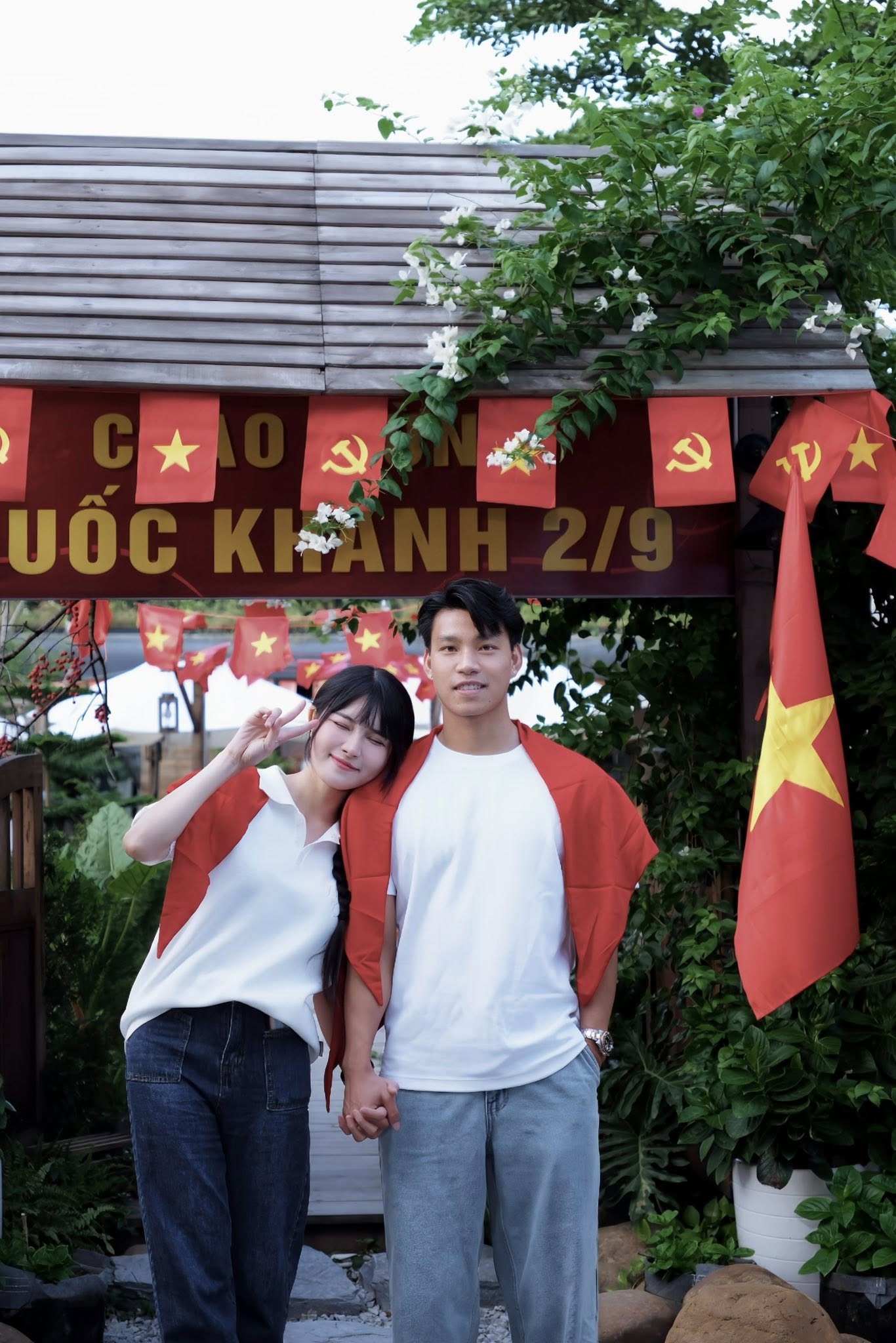 Ảnh yêu nước của dàn sao bóng đá gây sốt: Nhà Văn Hậu-Hải My đẹp đỉnh, Văn Thanh Ảnh yêu nước của dàn sao bóng đá gây sốt: Nhà Văn Hậu-Hải My đẹp đỉnh, Văn Thanh
