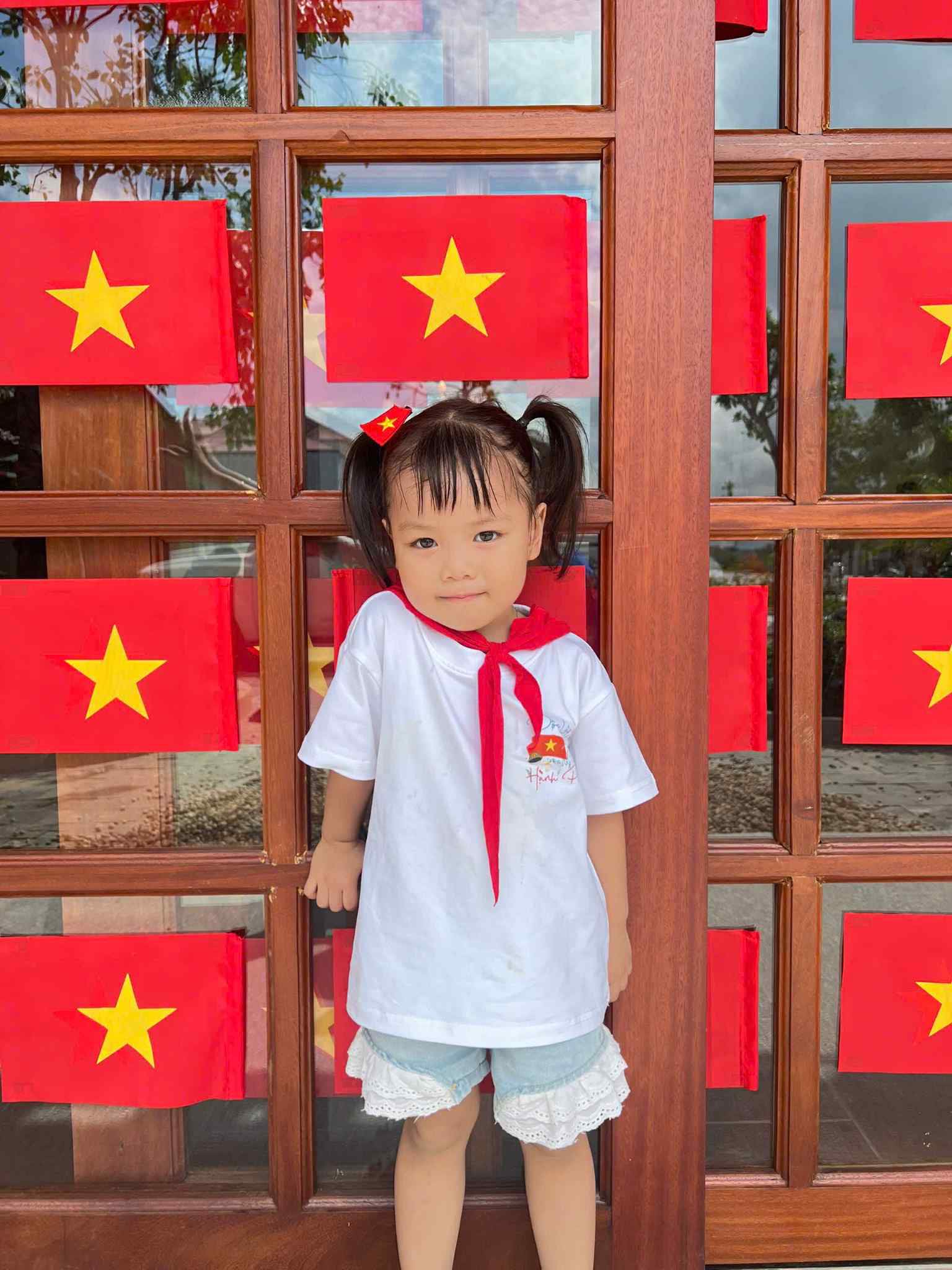 Ảnh yêu nước của dàn sao bóng đá gây sốt: Nhà Văn Hậu-Hải My đẹp đỉnh, Văn Thanh Ảnh yêu nước của dàn sao bóng đá gây sốt: Nhà Văn Hậu-Hải My đẹp đỉnh, Văn Thanh