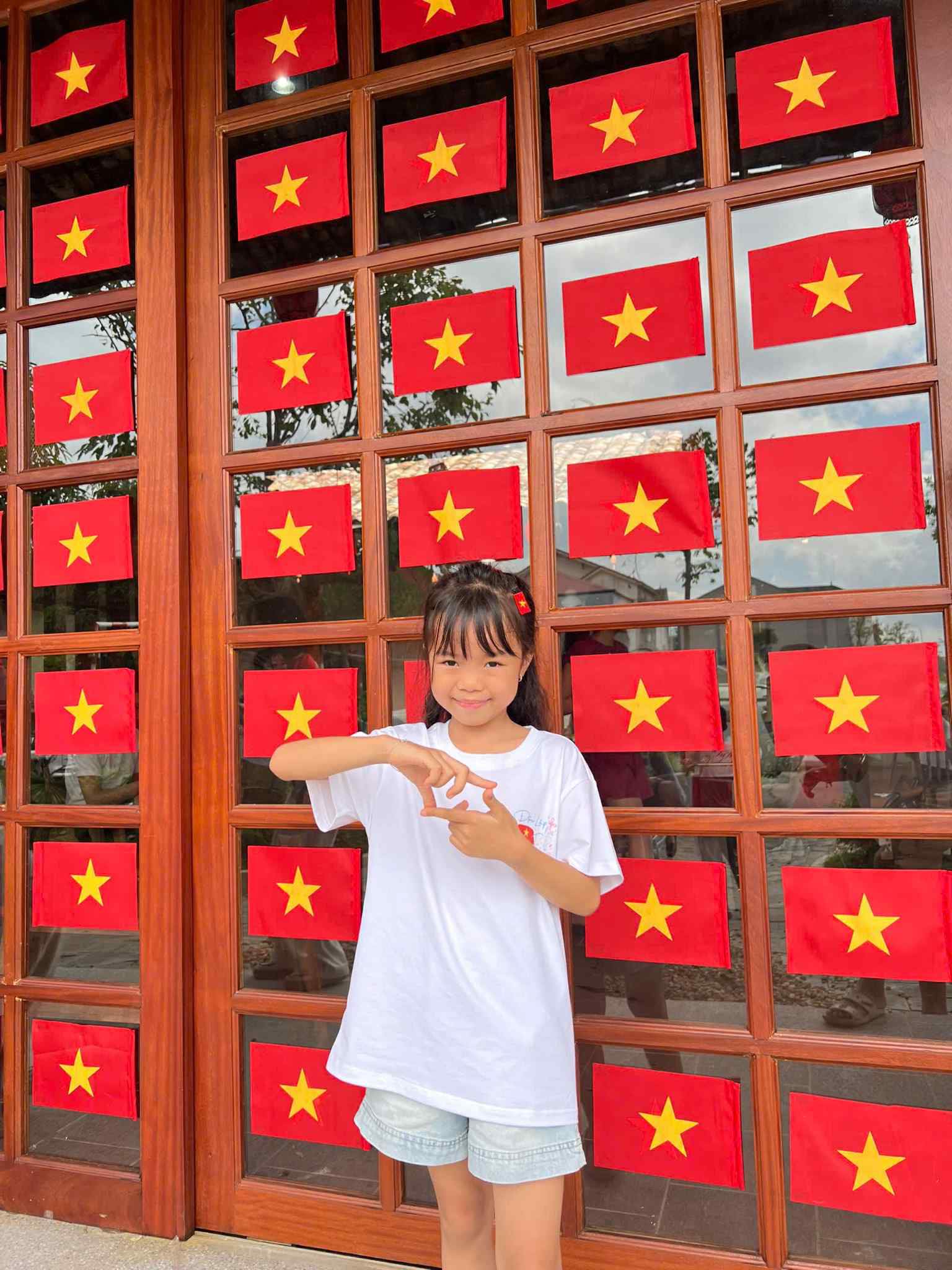 Ảnh yêu nước của dàn sao bóng đá gây sốt: Nhà Văn Hậu-Hải My đẹp đỉnh, Văn Thanh Ảnh yêu nước của dàn sao bóng đá gây sốt: Nhà Văn Hậu-Hải My đẹp đỉnh, Văn Thanh