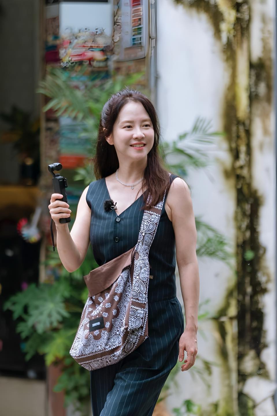 "Mợ ngố" Song Ji Hyo trở lại TP.HCM đúng ngày Quốc khánh, mê Việt Nam cỡ này rồi! - Ảnh 1. "Mợ ngố" Song Ji Hyo trở lại TP.HCM đúng ngày Quốc khánh, mê Việt Nam cỡ này rồi! - Ảnh 1.