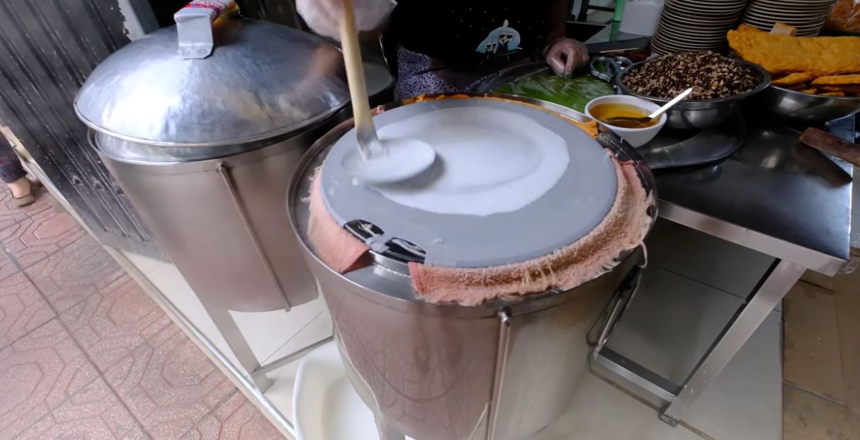 banh-cuon-3-1756876224751-17568762248111175386793.jpg