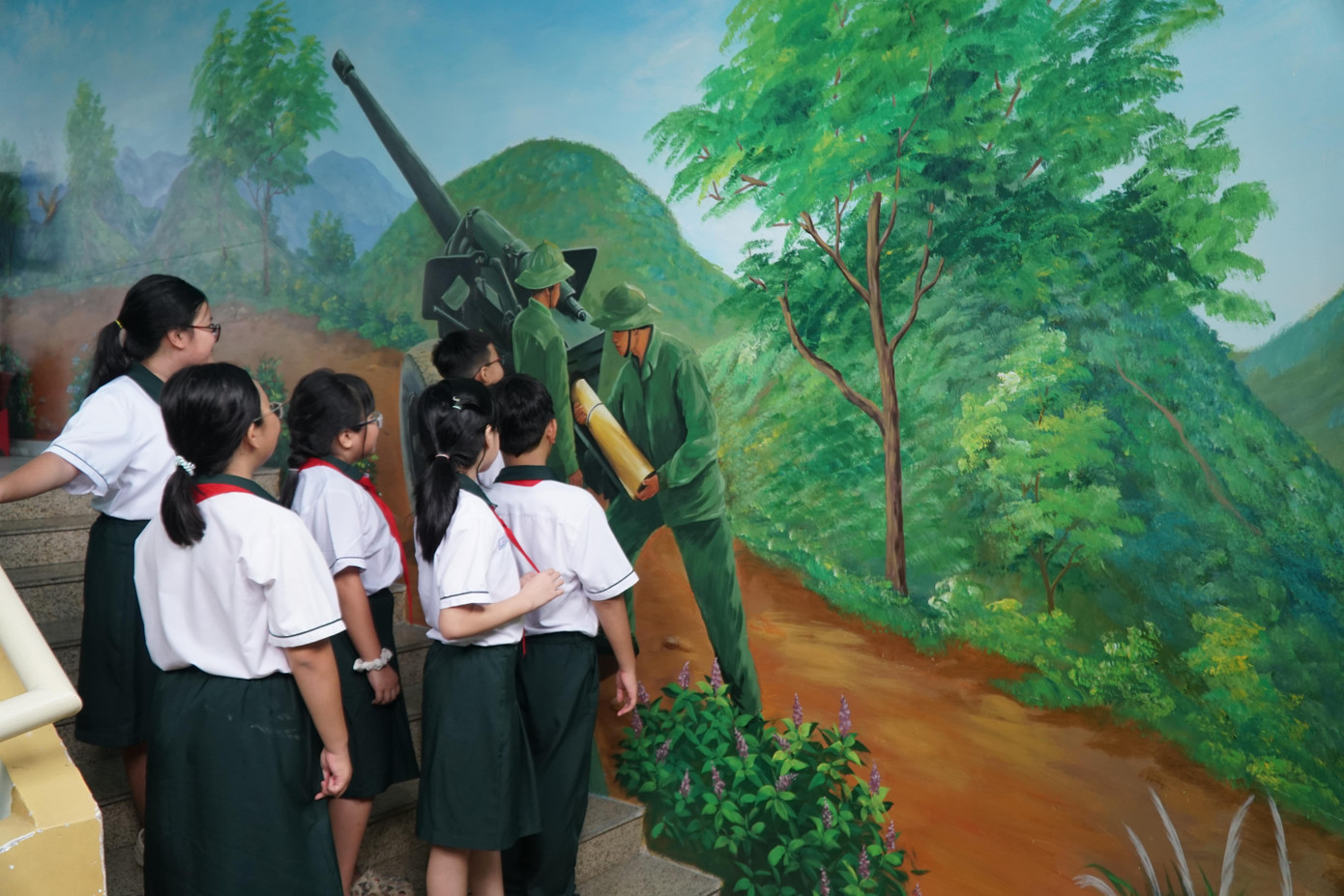 Ngôi trường đẹp như cổ tích, mỗi bức tường là một câu chuyện lịch sử hào hùng - Ảnh 8. Ngôi trường đẹp như cổ tích, mỗi bức tường là một câu chuyện lịch sử hào hùng - Ảnh 8.