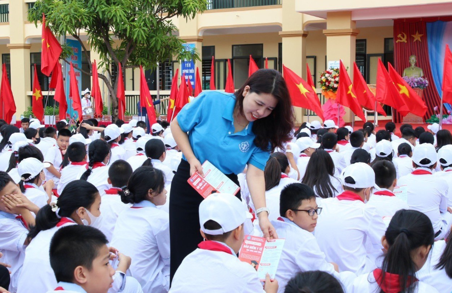 NÓNG - Hơn 20 triệu học sinh, sinh viên được hỗ trợ tối thiểu 50% phí bảo hiểm y tế từ ngân sách Nhà nước từ năm học 2025-2026 - Ảnh 1. NÓNG - Hơn 20 triệu học sinh, sinh viên được hỗ trợ tối thiểu 50% phí bảo hiểm y tế từ ngân sách Nhà nước từ năm học 2025-2026 - Ảnh 1.