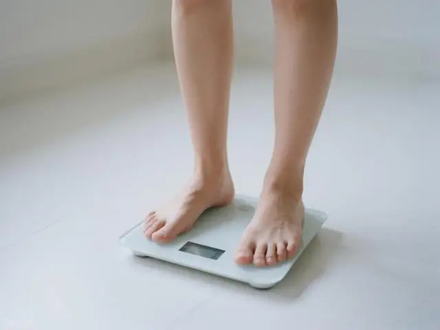 Tôi đã giảm 12kg trong 4 tháng, gan và máu nhiễm mỡ đều cải thiện: Đây là 4 loại "thuốc giảm cân tự nhiên" tôi dùng mỗi ngày - Ảnh 1. Tôi đã giảm 12kg trong 4 tháng, gan và máu nhiễm mỡ đều cải thiện: Đây là 4 loại "thuốc giảm cân tự nhiên" tôi dùng mỗi ngày - Ảnh 1.