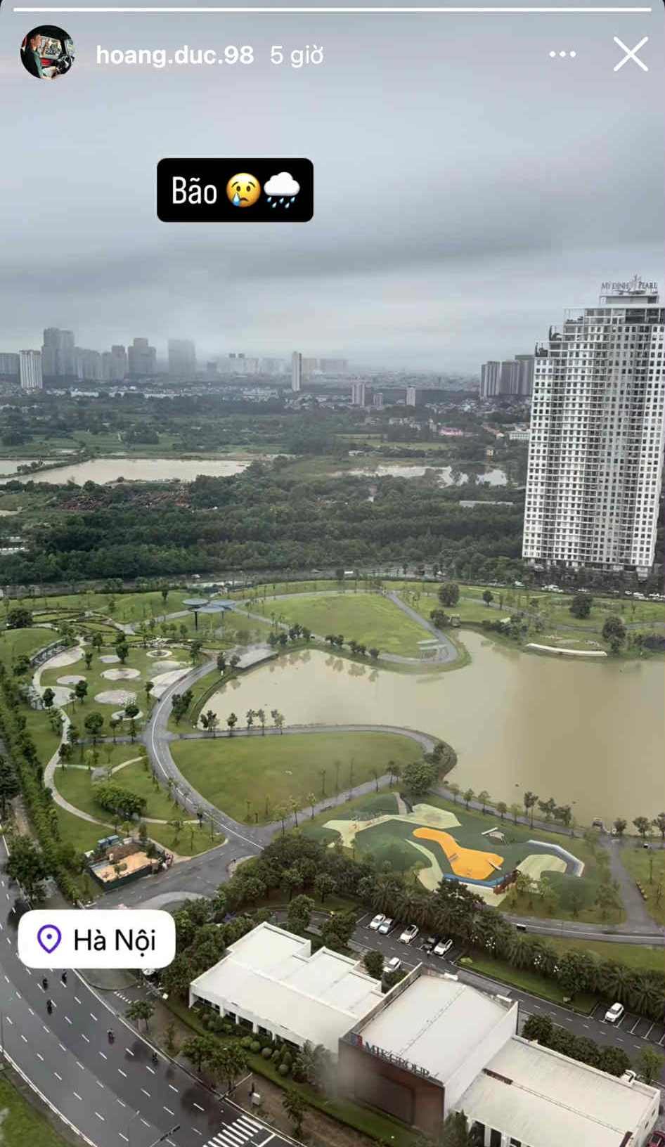 Phó tổng Đỗ Quang Vinh xắn quần lội ra ô tô trong ngày Hà Nội Phó tổng Đỗ Quang Vinh xắn quần lội ra ô tô trong ngày Hà Nội