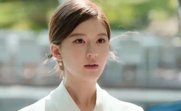 Hãy Để Tôi Tỏa Sáng có nguy cơ lỗ nặng, Triệu Lộ Tư lép vế trước 