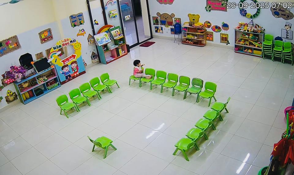 Cảnh tượng khó tin ở lớp mầm non sáng ngày mưa bão - Ảnh 2.