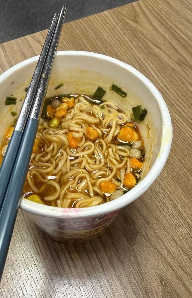 Cập nhật Hà Nội lúc này: Nhân viên ăn mì tôm, xác định ngủ ở công ty, phụ huynh loay hoay 5 tiếng vẫn chưa đón được con - Ảnh 11.