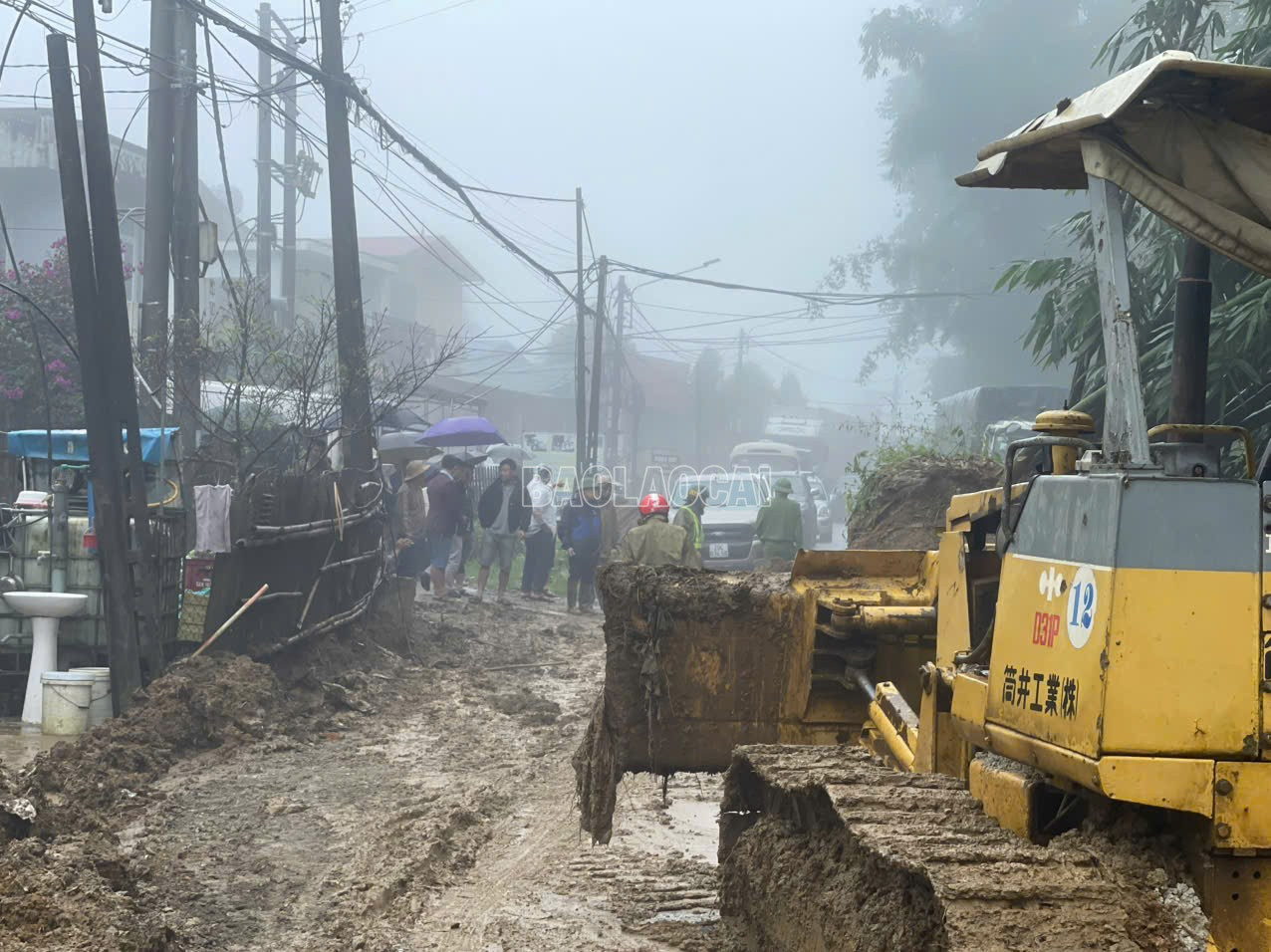 Không dám tin đây là bản Cát Cát: Lũ dữ cuồn cuộn &quot;nuốt chửng&quot; sự yên bình của ngôi làng đẹp nhất vùng Tây Bắc - Ảnh 2.