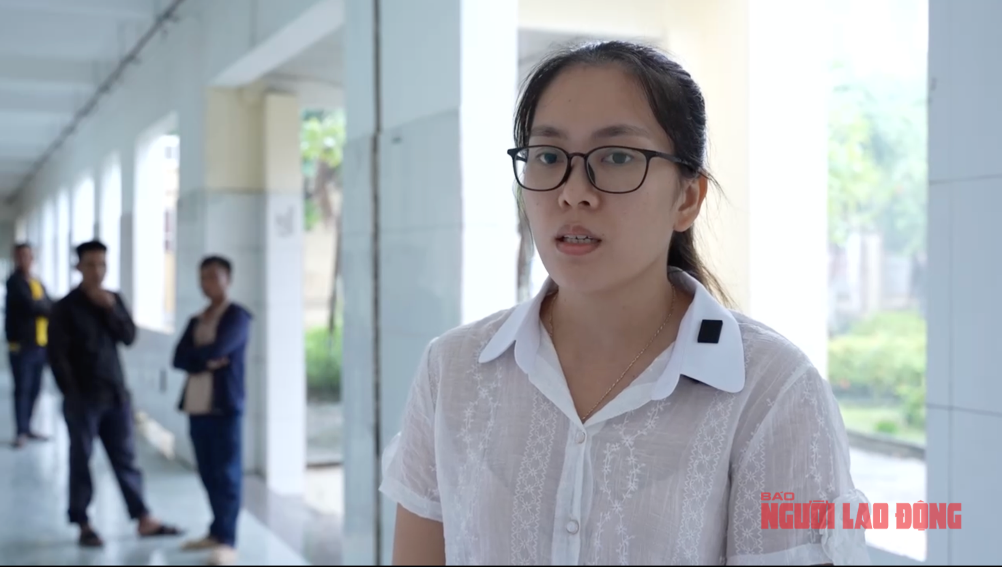 TOÀN CẢNH vụ ngộ độc gây tranh cãi: Hiệu phó bị tố cản trở học sinh cấp cứu, nhân viên y tế tiết lộ sốc!- Ảnh 3.
