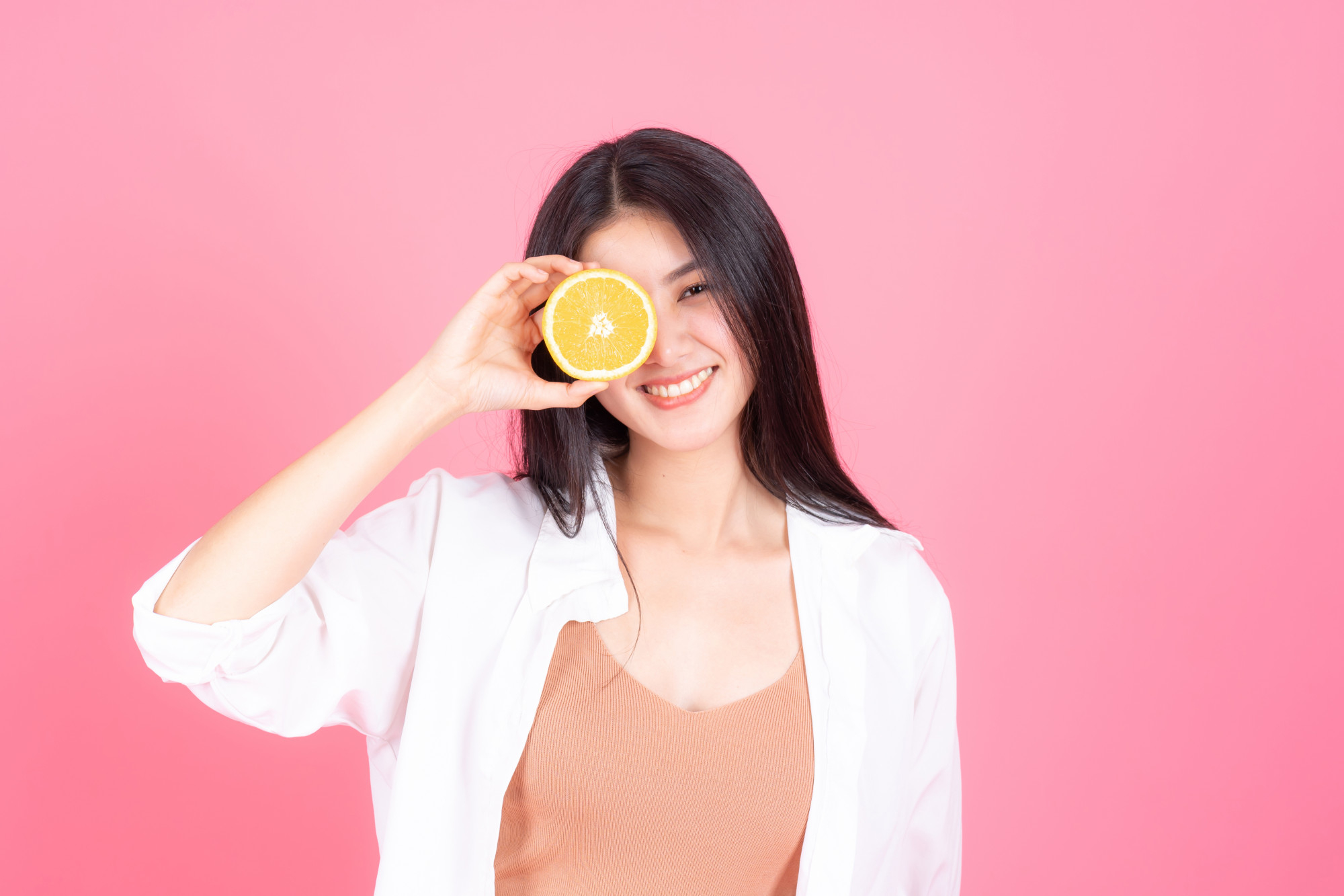 Thời điểm vàng phụ nữ nên uống vitamin C để tăng cường collagen, giảm nếp nhăn và sai lầm không được phạm phải để tránh sỏi thận- Ảnh 1.