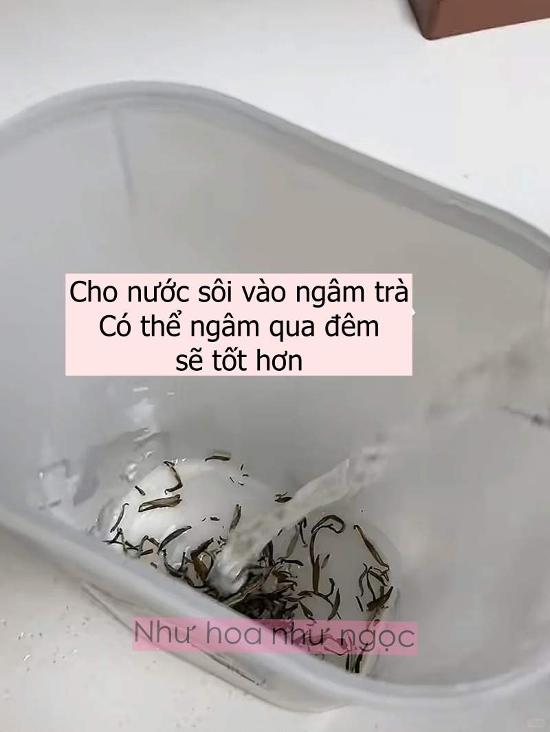 Thay vì hấp phục hồi ở tiệm, tôi ngâm tóc bằng trà xanh và không nghĩ mái tóc &quot;khởi sắc&quot; nhanh đến như vậy!- Ảnh 2.
