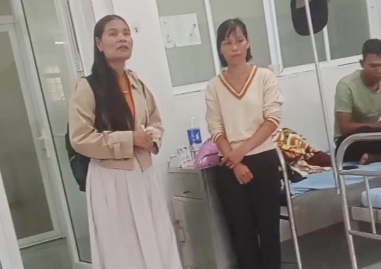 Sau vụ ngộ độc tập thể, học sinh đồng loạt nghỉ học ‘tẩy chay’ phó hiệu trưởng - Ảnh 2.