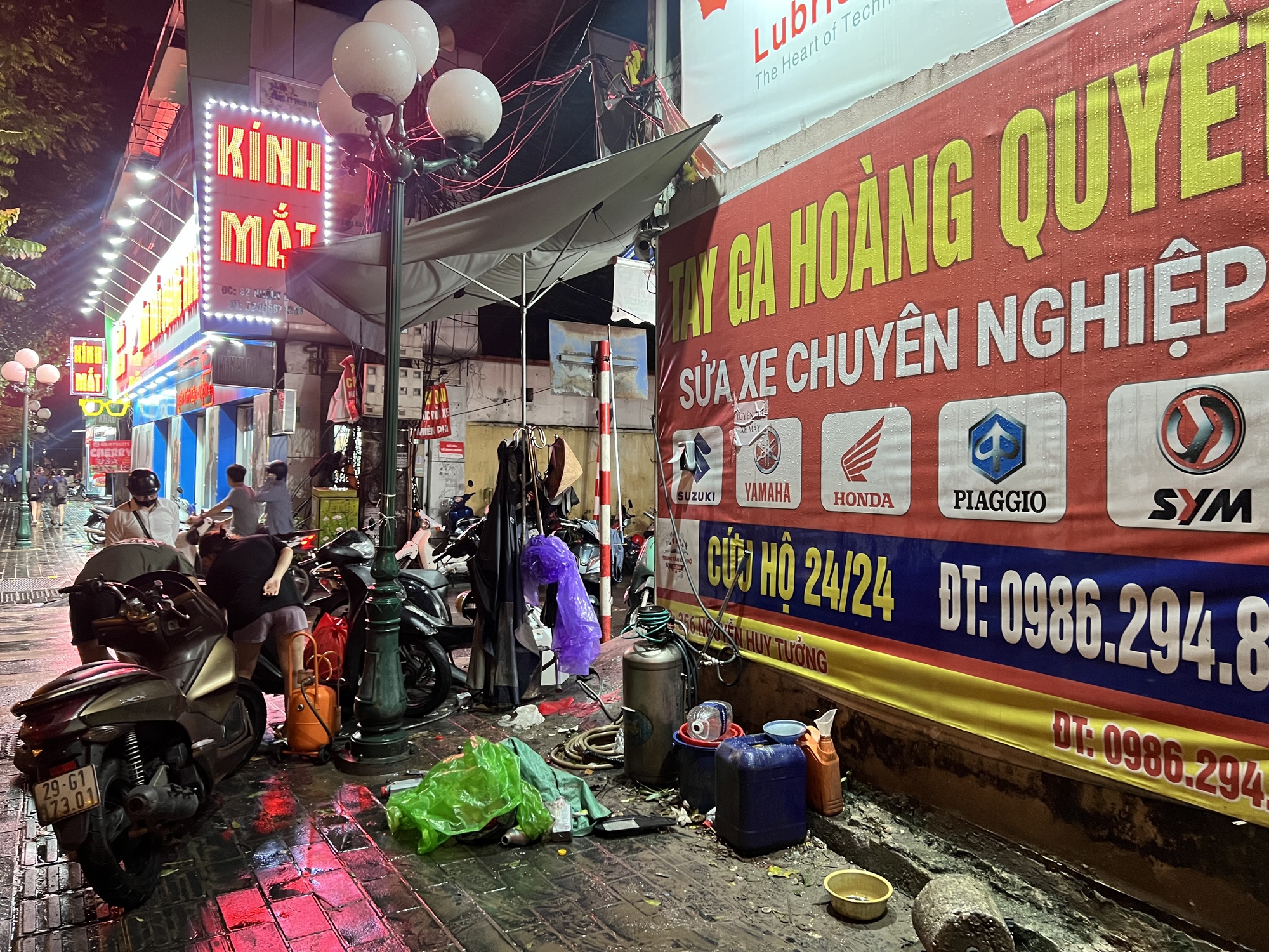 Nơi đông nhất Hà Nội lúc này - Ảnh 4.