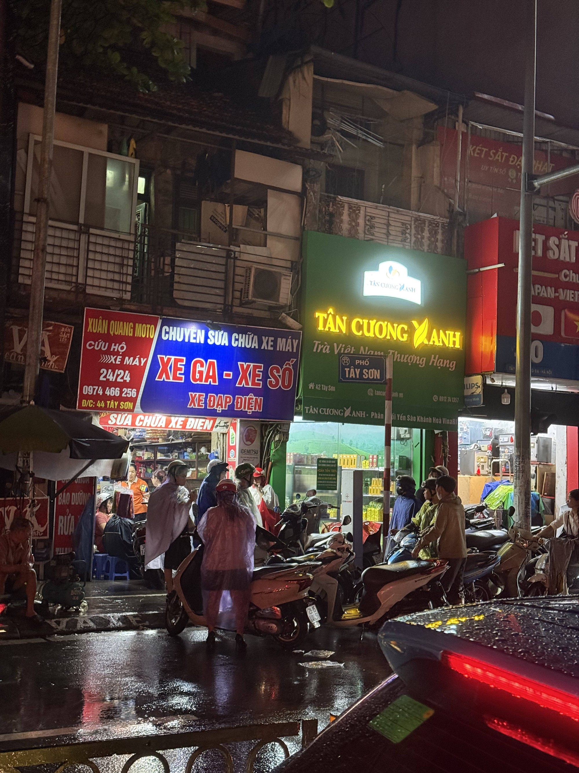 Nơi đông nhất Hà Nội lúc này - Ảnh 6.