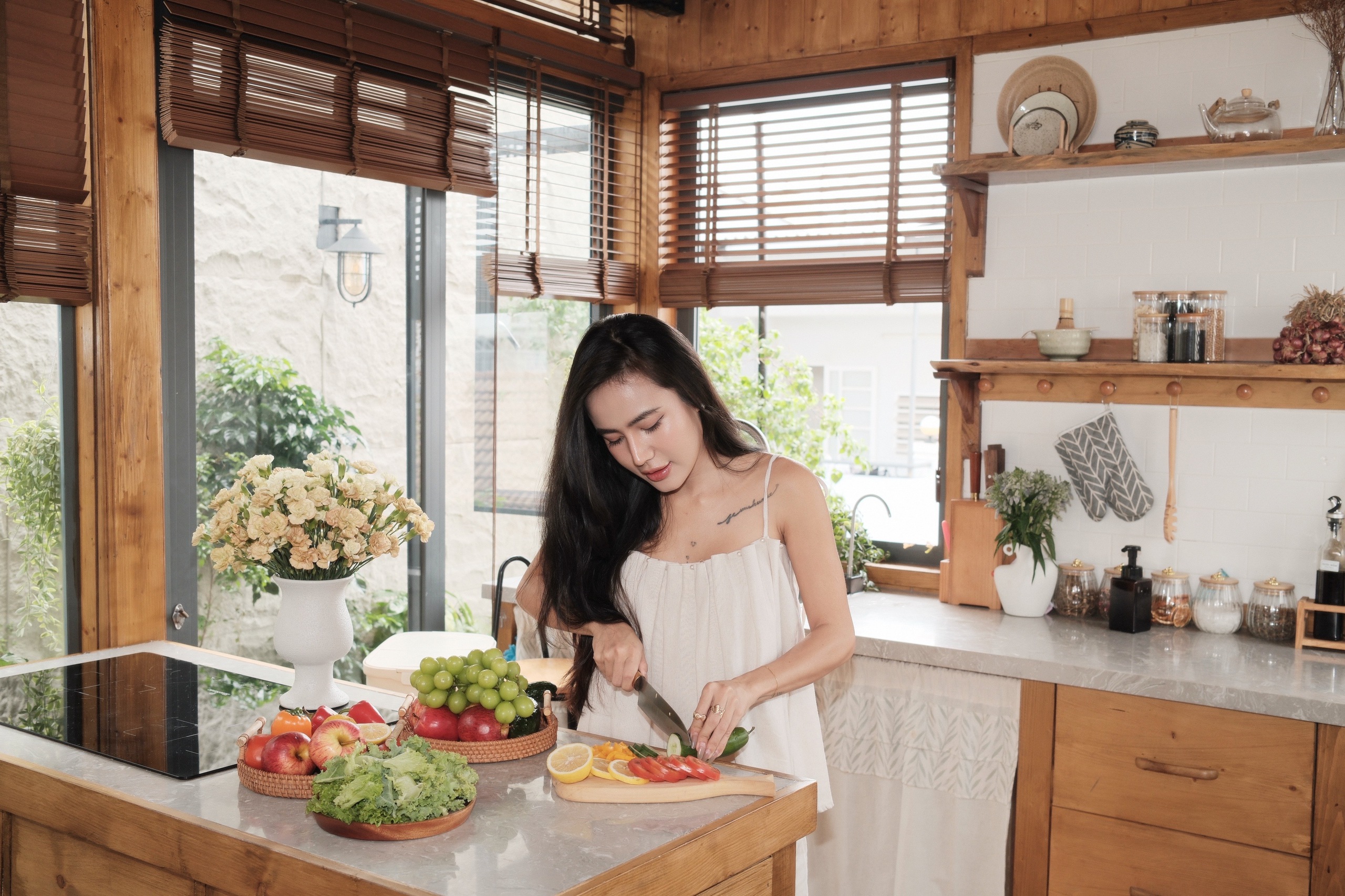 Dùng &quot;trà dưỡng nhan&quot; thay trà sữa, uống nước detox giúp da đẹp dáng xinh: Cô nàng tuổi 30+ nhận về kết quả mỹ mãn - Ảnh 3.