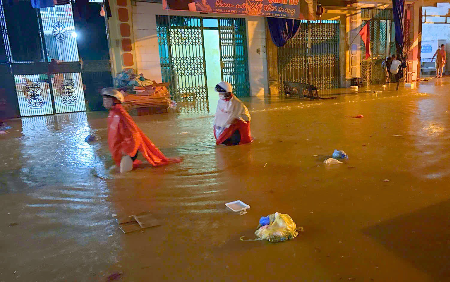 Cảnh báo khẩn: Hà Nội mưa dông nhiều nơi, có thể xảy ra mưa đá, lốc, sét ở nội thành - Ảnh 1.