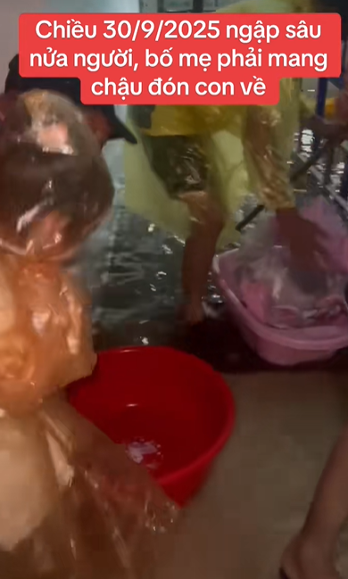 Cập nhật Hà Nội lúc này: Nhân viên ăn mì tôm, xác định ngủ ở công ty, phụ huynh loay hoay 5 tiếng vẫn chưa đón được con - Ảnh 6.