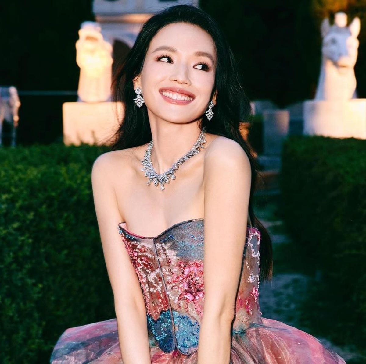 Chấn động vụ Thư Kỳ bị "ông trùm showbiz" ép đóng cảnh nóng 18+ - Ảnh 4. Chấn động vụ Thư Kỳ bị "ông trùm showbiz" ép đóng cảnh nóng 18+ - Ảnh 4.