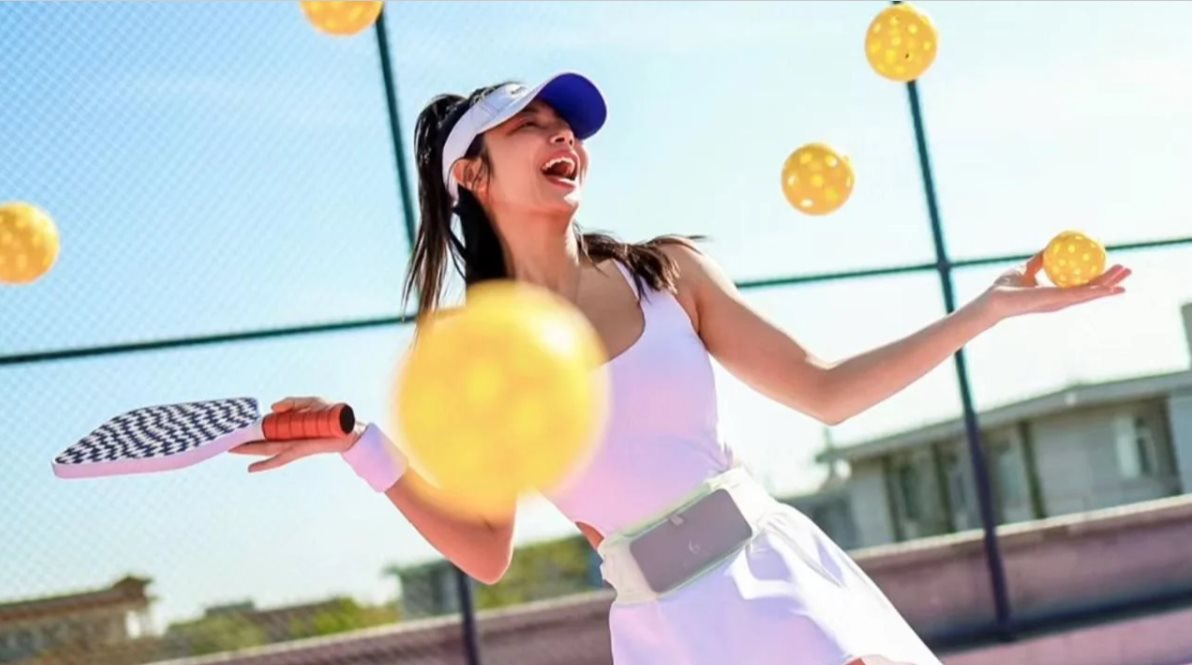 Pickleball bùng nổ ở Trung Quốc, tham vọng 10.000 sân và 100 triệu người chơi, doanh số bán phụ kiện tăng 6 lần - Ảnh 1. Pickleball bùng nổ ở Trung Quốc, tham vọng 10.000 sân và 100 triệu người chơi, doanh số bán phụ kiện tăng 6 lần - Ảnh 1.