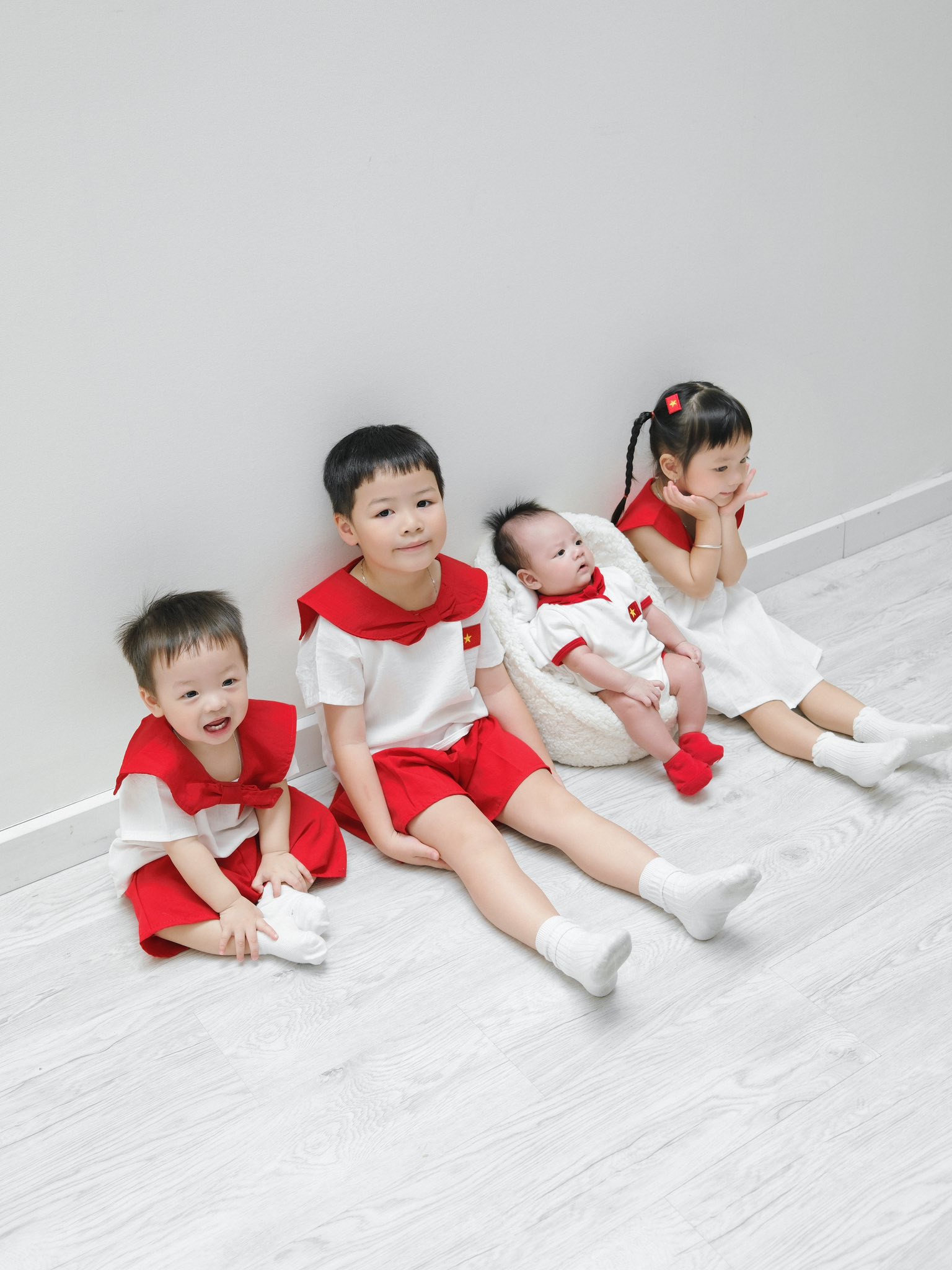 4 cháu ngoại của đại gia Minh Nhựa chơi đùa với nhau vui cỡ này: Đúng là nhà đông con cháu lại còn giàu của cải!- Ảnh 7. 4 cháu ngoại của đại gia Minh Nhựa chơi đùa với nhau vui cỡ này: Đúng là nhà đông con cháu lại còn giàu của cải!- Ảnh 7.