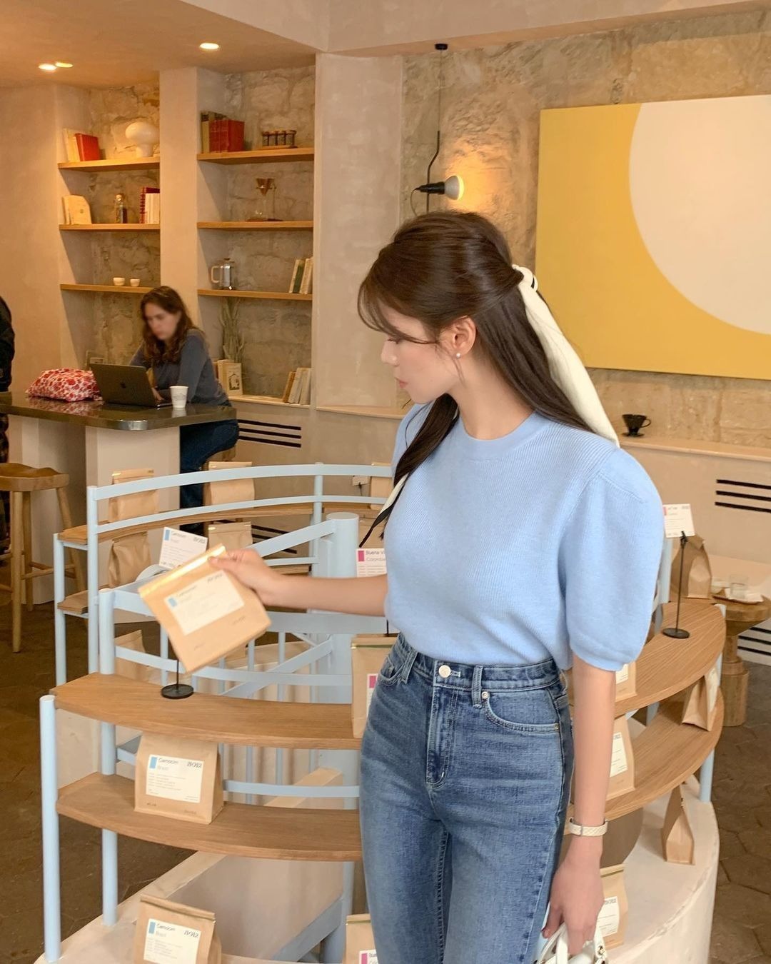 4 kiểu áo đẹp bất bại, sắm về là yên tâm mặc đẹp từ giờ đến hết thu- Ảnh 3. 4 kiểu áo đẹp bất bại, sắm về là yên tâm mặc đẹp từ giờ đến hết thu- Ảnh 3.