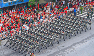 di-giua-vong-tay-nhan-dan-24-13041300-1756971797560-1756971797645184723480.jpg