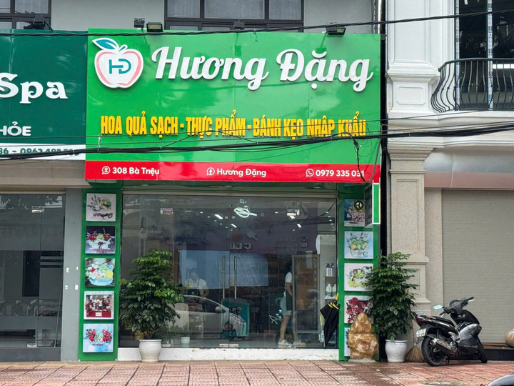 Vụ 3 chùm nho giá 4,5 triệu đồng: Phạt cửa hàng vì kinh doanh đồ nhập lậu - Ảnh 1. Vụ 3 chùm nho giá 4,5 triệu đồng: Phạt cửa hàng vì kinh doanh đồ nhập lậu - Ảnh 1.