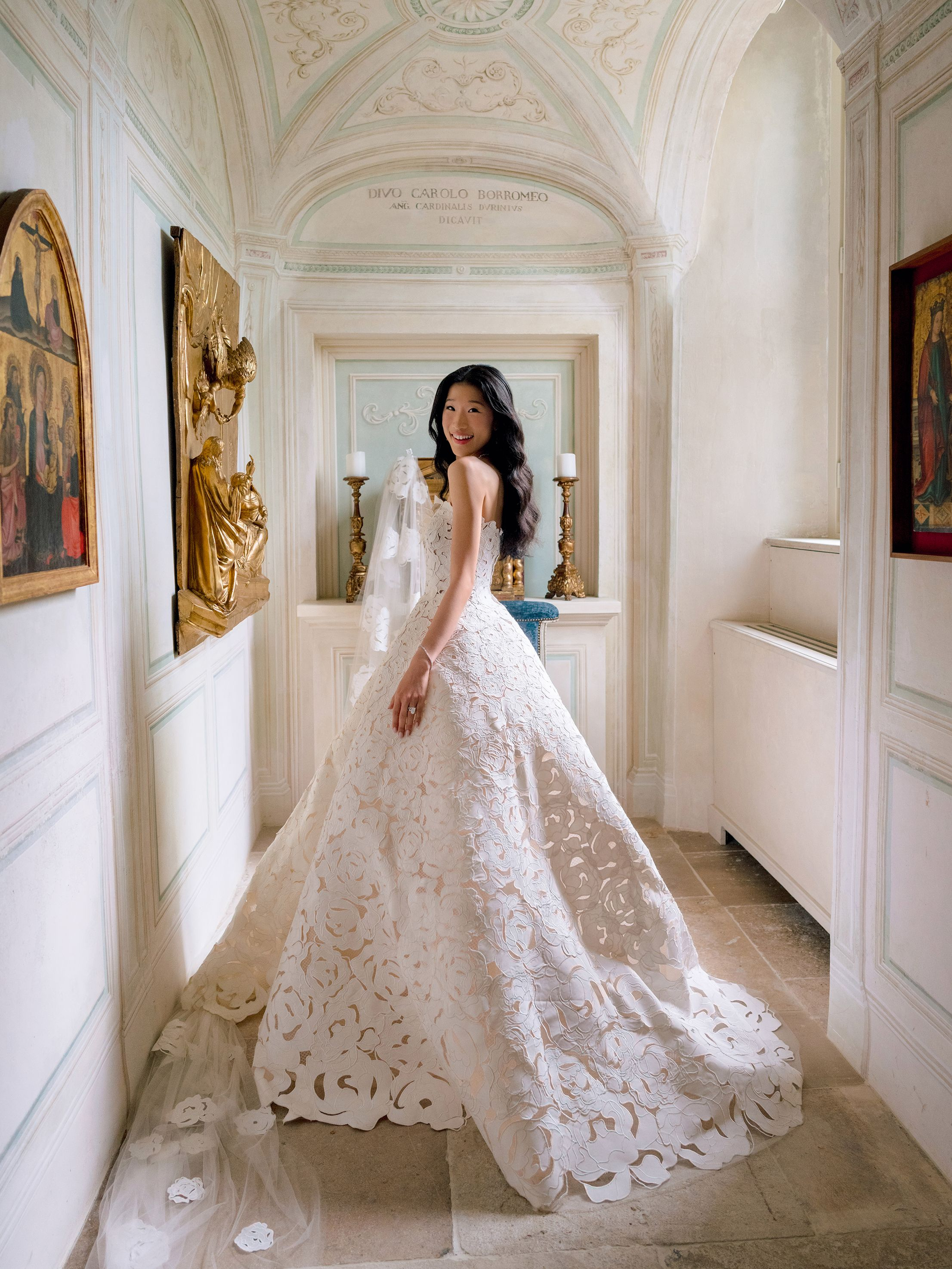 Đám cưới trăm tỷ của tiểu thư hot nhất TikTok lên thẳng Vogue: Dân tình hoài nghi mua bài- Ảnh 9. Đám cưới trăm tỷ của tiểu thư hot nhất TikTok lên thẳng Vogue: Dân tình hoài nghi mua bài- Ảnh 9.