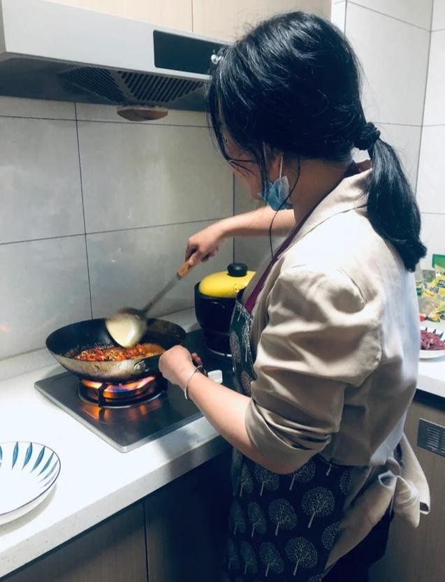 Độc lạ hôn nhân: Người phụ nữ 55 tuổi tái hôn với đại gia, đến ngày cưới mới biết mình là vợ... thứ 6- Ảnh 1. Độc lạ hôn nhân: Người phụ nữ 55 tuổi tái hôn với đại gia, đến ngày cưới mới biết mình là vợ... thứ 6- Ảnh 1.