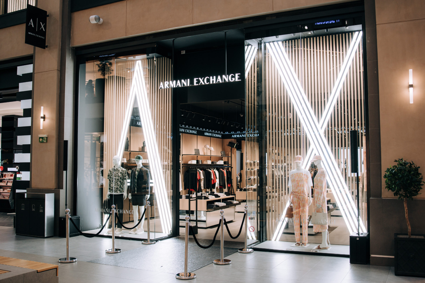 90 năm cuộc đời, 50 năm sự nghiệp: Giorgio Armani và di sản thời trang bất hủ, chỉ hối tiếc 1 điều- Ảnh 16. 90 năm cuộc đời, 50 năm sự nghiệp: Giorgio Armani và di sản thời trang bất hủ, chỉ hối tiếc 1 điều- Ảnh 16.