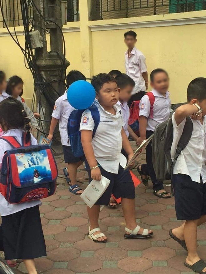 Cậu bé sở hữu loạt meme "chán đời" huyền thoại ngày khai giảng cách đây 7 năm bây giờ ra sao? - Ảnh 2. Cậu bé sở hữu loạt meme "chán đời" huyền thoại ngày khai giảng cách đây 7 năm bây giờ ra sao? - Ảnh 2.