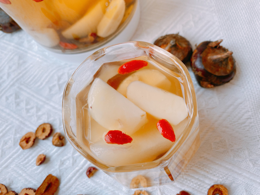 Ăn lê mùa thu tốt ngang dùng thuốc bắc: Cách chọn và ăn lê thế nào để dưỡng ẩm da, bảo vệ phổi, lá lách, dạ dày trong mùa thu- Ảnh 3. Ăn lê mùa thu tốt ngang dùng thuốc bắc: Cách chọn và ăn lê thế nào để dưỡng ẩm da, bảo vệ phổi, lá lách, dạ dày trong mùa thu- Ảnh 3.