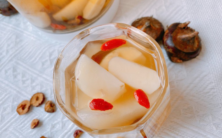 Ăn lê mùa thu tốt ngang dùng thuốc bắc: Cách chọn và ăn lê thế nào để dưỡng ẩm da, bảo vệ phổi, lá lách, dạ dày trong mùa thu
