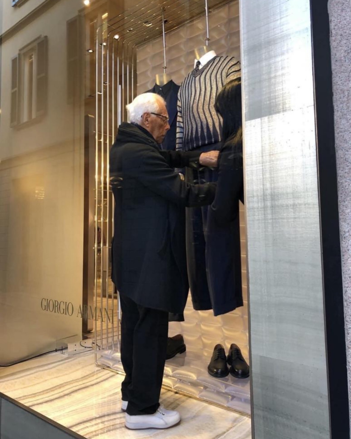 90 năm cuộc đời, 50 năm sự nghiệp: Giorgio Armani và di sản thời trang bất hủ, chỉ hối tiếc 1 điều- Ảnh 23. 90 năm cuộc đời, 50 năm sự nghiệp: Giorgio Armani và di sản thời trang bất hủ, chỉ hối tiếc 1 điều- Ảnh 23.