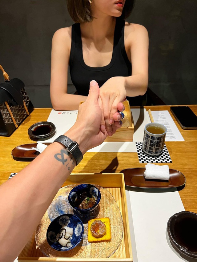 3 cuộc hôn nhân bí ẩn nhất Vbiz: "Nam thần màn ảnh" cưới vợ hào môn không ai hay, sốc nhất đôi tan vỡ vẫn chưa lộ mặt- Ảnh 4. 3 cuộc hôn nhân bí ẩn nhất Vbiz: "Nam thần màn ảnh" cưới vợ hào môn không ai hay, sốc nhất đôi tan vỡ vẫn chưa lộ mặt- Ảnh 4.
