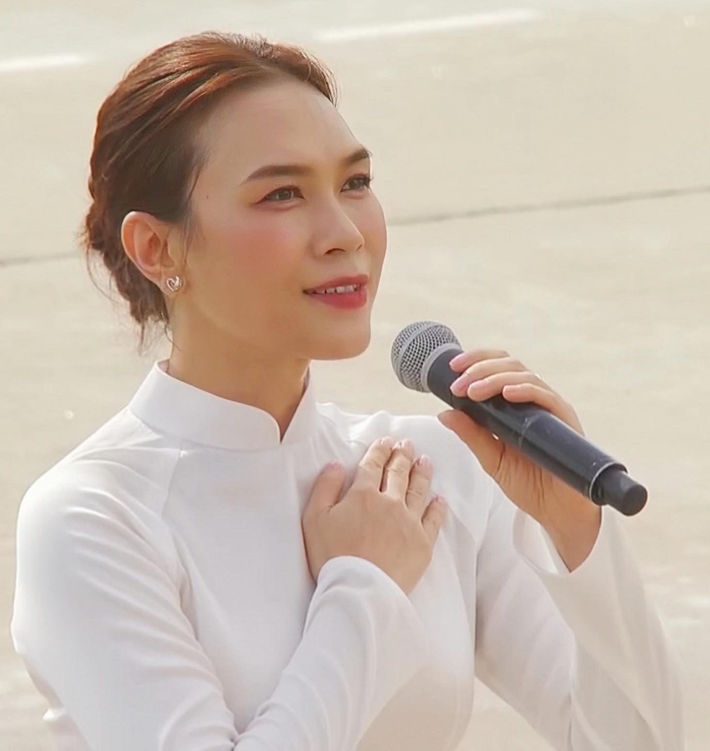 Trang Thông tin Chính phủ viết về hình ảnh để đời của Mỹ Tâm, chỉ 1 khoảnh khắc cho thấy sự tinh tế của BTC Đại lễ 2/9 - Ảnh 3. Trang Thông tin Chính phủ viết về hình ảnh để đời của Mỹ Tâm, chỉ 1 khoảnh khắc cho thấy sự tinh tế của BTC Đại lễ 2/9 - Ảnh 3.